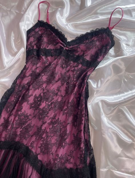 Homecoming Dress 90s, 1970s Prom Dress Vintage 70s, Homecoming Dresses 2000s, Alt Hoco Dress, Grunge Hoco Dress, Grunge Homecoming Dress, Dark Pink Outfit, Pink And Black Prom Dress, Black And Pink Prom Dress