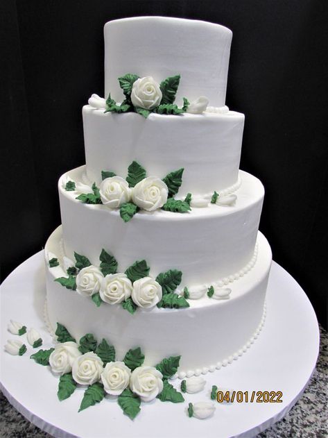 White Buttercream Cake, White Buttercream, Traditional Wedding Cakes, Buttercream Cake, Traditional Wedding, White Roses, Butter Cream, Wedding Cake, Wedding Stuff