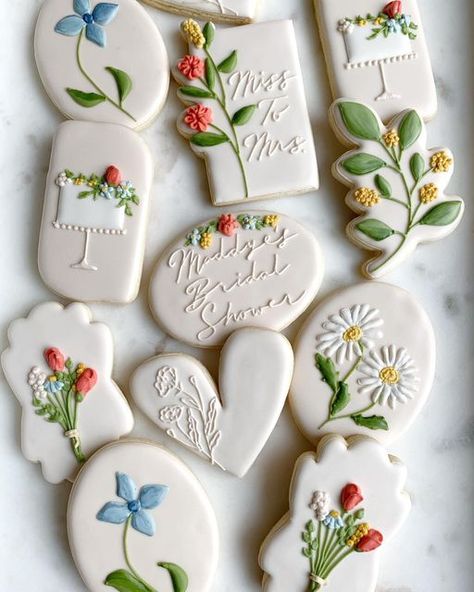 Floral Bridal Shower Cookies, 50th Anniversary Cookies, Bridesmaid Cookies, Wedding Cookies Decorated, Wedding Shower Cookies, Flower Sugar Cookies, Anniversary Cookies, Bridal Cookies, Bridal Shower Inspo