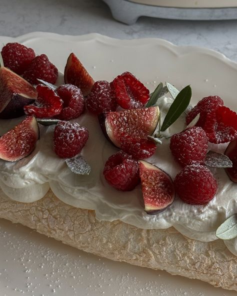 this is a sign for you to finally make the meringue roulade 🍥 #food #meringue #aesthetic #ａｅｓｔｈｅｔｉｃ #shotoniphone Meringue Aesthetic, Meringue Roulade, Pancake Dessert, Rice Snacks, Spicy Noodles, Steak Fries, Ice Cream Desserts, Food Platters, Aesthetic Aesthetic