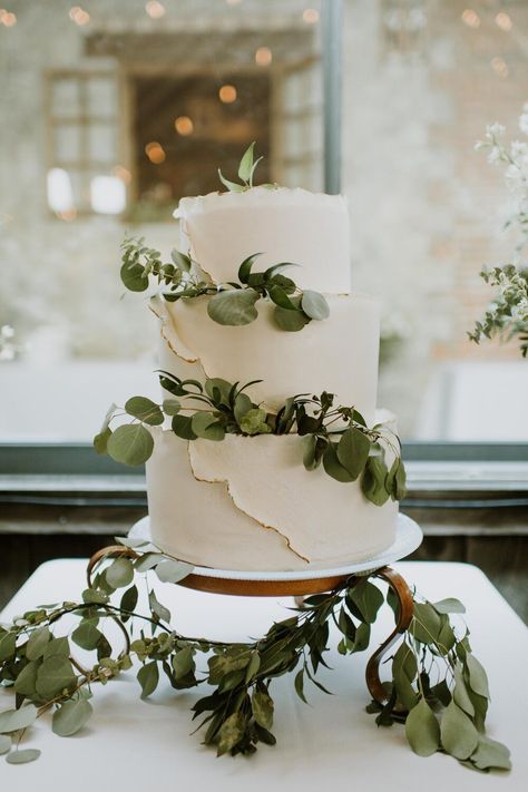 I love taking reception photos! You planned every detail perfectly, let me capture them forever! This beautiful tiered cake, and simple eucalyptus leaves make this a beautiful centerpiece to your luxury wedding reception. I’m Jenna, a luxury wedding photographer based in Denver! If you're looking for luxury wedding ideas, romantic wedding photography inspo, wedding reception inspo, or anything else wedding related you've come to the right place. Click through to book me for your special day! Simple Eucalyptus Wedding, Cake Eucalyptus, Eucalyptus Wedding Cake, Wedding Cake Eucalyptus, Greenery Cake, Wedding Cake Greenery, Reception Cake, Simple Beach Wedding, Green Wedding Cake