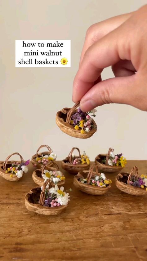 Diy With Walnut Shell, Craft With Walnut Shells, Diy Crafts With Nature, Akhrot Shell Craft, Walnut Art Crafts, Walnut Diy Crafts, Walnut Crafts Diy Projects, Walnut Art Shells, Walnut Miniature Art