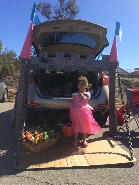 Trunk or treat princess Aurora Cars Decorations Party, Halloween Car Decorations, Cars Decorations, Church Halloween, Trunk Or Treat Ideas, Halloween Traditions, Under The Sea Theme, Treat Ideas, Princess Castle