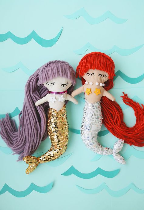 You guys!! I have been wanting to make a plush doll for so many months and I finally got it together these past few weeks. It was SO fun. My friends' kiddo had a mermaid doll when we were at coffee recently, and I had an OVERWHELMING urge to make some for my niece, Penelope. You know that feeling? Anyway! Here's my mermaid doll pattern. I hope you guys get... Doll Softie, Sequin Crafts, Mermaid Crafts, Mermaid Diy, Fabulous Diy, Mermaid Pattern, A Beautiful Mess, Mermaid Dolls, Beautiful Mess