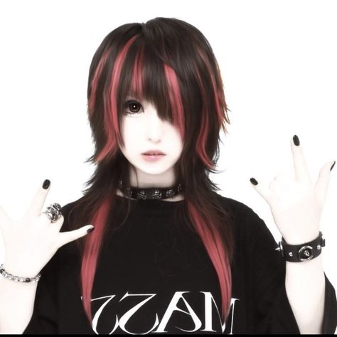 Hairstyles Alternative, Emo Hairstyles Long, Emo Red Hair, Vkei Hairstyles, Vkei Mullet, Visual Kei Hairstyles, Emo Haircut, Vkei Haircut, Vkei Haircut Long