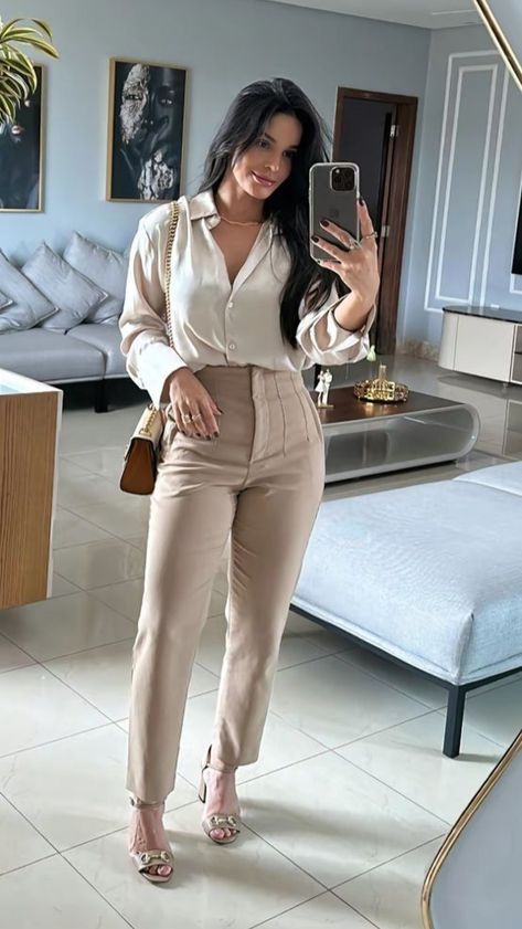 Bussines Casual Woman, Networking Outfit, Classy Baddie, Business Casual Dress Code, Cute Professional Outfits, Baddie Vibes, Tee Shirt Fashion, Business Outfits Women, Event Outfit