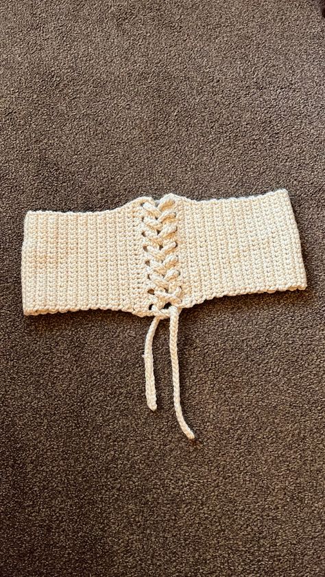 A beige crochet corset Crochet Corset Back, How To Crochet A Corset, Crochet Inspo Easy, Corset A Crochet, Crochet Corsets, Crochet Corset Pattern, Corset Crochet Pattern, Crochet Corset Belt, Corset Crochet Top