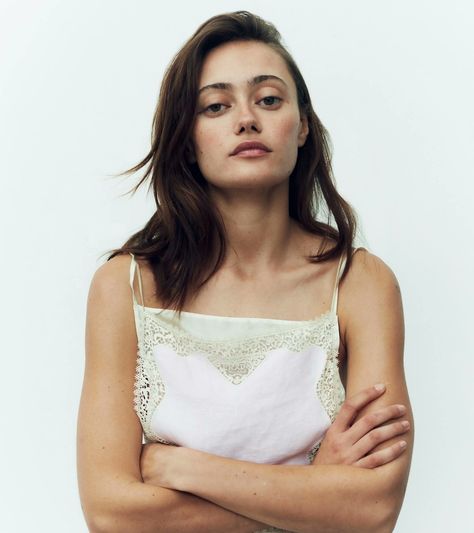 Ella Purnell Daily (@xdailyella) on X Ella Purnell Aesthetic, Elle Purnell, Chanel Sweater, Ella Purnell, Forgetting Things, Nylon Magazine, English Actresses, Star Girl, Actors & Actresses