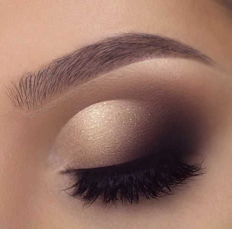 champagne eye shadow; half cut crease; smokey eye; shimmer shadow Make Up Designs, Glitter Makeup Looks, Bold Makeup Looks, Eye Makeup Looks, Makijaż Smokey Eye, Makeup Eye Looks, Bold Makeup, Make Up Looks, Eye Makeup Tips