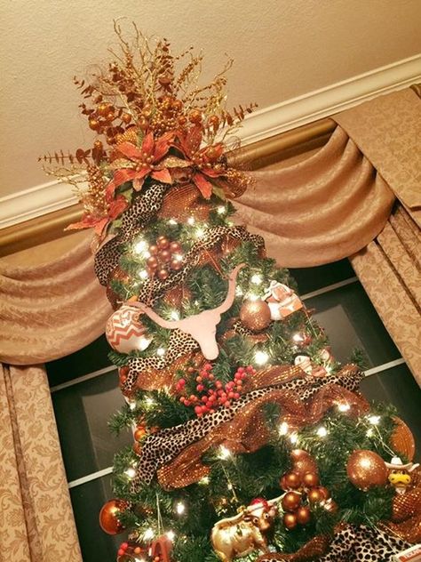 LONGHORNS TREE!!! Texas Longhorns Christmas Tree, Texas Longhorn Christmas Tree, Texas Christmas Tree, Western Christmas Decorations, Ffa Ideas, Trees Decoration, Christmas Texas, Cowgirl Christmas, Town Art