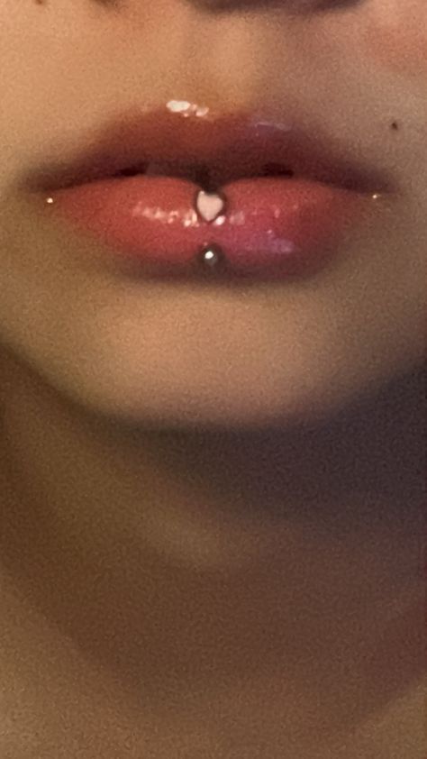 Lips with a lip rings in the shape of heart. Heart Shaped Lip Piercing, Lip Rings Aesthetic, Middle Of Lip Piercing, Fairy Lip Ring, Lip Piercing Labret Ring, Heart Lip Piercing, Lip Rings Piercing, Mouth Percinings Chart, Lip Piercing On Small Lips