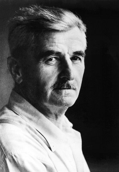 “You cannot swim for new horizons until you have courage to lose sight of the shore.”  ― William Faulkner Nobel Prize In Literature, William Faulkner, Acceptance Speech, James Joyce, Women Writing, Writers And Poets, Weird Stories, Nobel Prize, Meaning Of Life