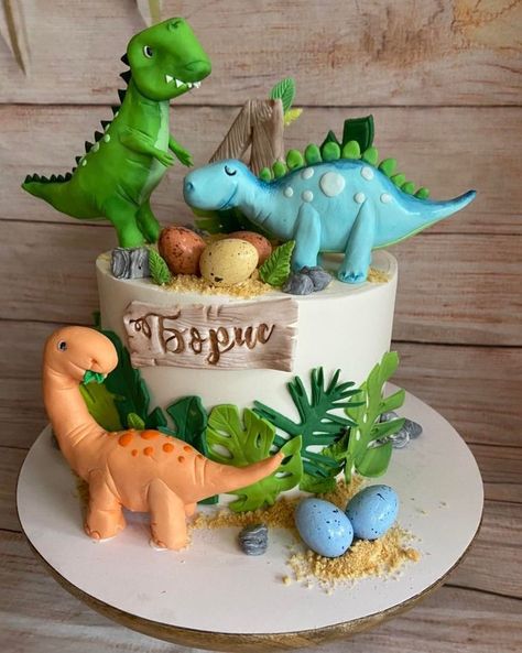 Cartoon Dinosaur Birthday Party, Dino Cakes Boys, Dinasour Cakes Ideas, Dinocake Dinosaur, Dort Dinosaurus, Dinosaur Cake Design, Dinosaur Birthday Party Cake, Birthday Cake Dinosaur, Dinosaur Themed Cake