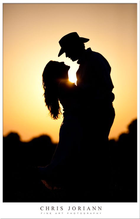 Country Wedding Pictures, Shooting Couple, Country Photography, Engagement Pic, Country Couples, Wedding Engagement Pictures, Country Engagement, Foto Tips, Wedding Engagement Photos