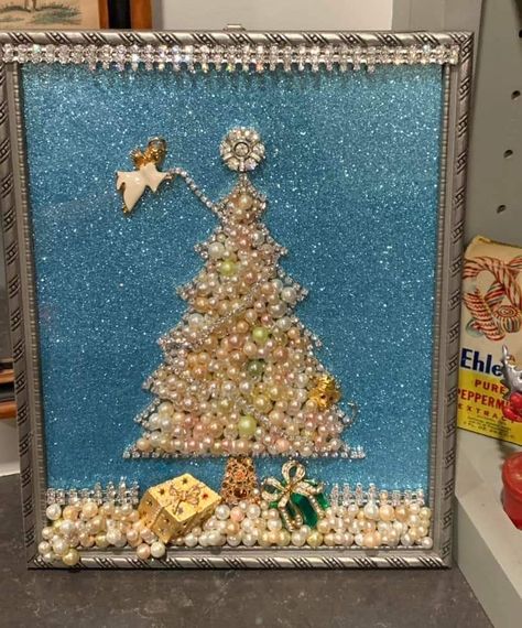 Christmas Broach Display Ideas, Glass Gem Christmas Tree Crafts, Christmas Tree Picture Made From Old Jewelry, Jewelry Tree Craft, Jewelry Art Framed Christmas Tree, Jewelry Xmas Tree Framed Pictures, Vintage Jewelry Tree Picture, Jeweled Christmas Trees, Old Jewelry Crafts