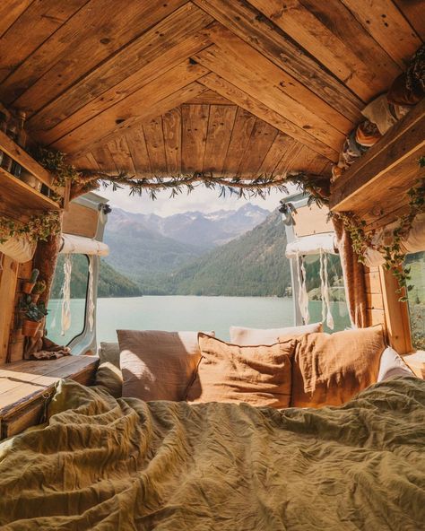 Gorgeous views 😍 📷 parkingonthewildside #wanderlust #travel #travelgram #travelphotography #nature #photography #instatravel #adventure #photooftheday #explore #travelblogger #instagood #naturephotography #landscape #ig #love #picoftheday Big House Cats, Van Life Aesthetic, School Bus Tiny House, Vans Aesthetic, Adventure Cat, Campervan Life, Van Life Diy, Bus Life, Hippie Van