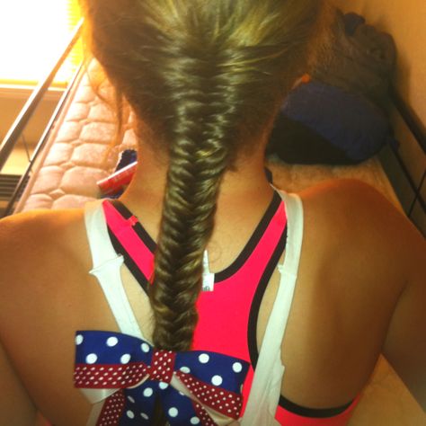 Fish tail French braid :) Braid Softball Hairstyles, Softball Hair Braids, Traditional Braids, Braids Fishtail, Retro Hairstyles Tutorial, Fishtail French Braid, Tail Hairstyle, Fishtail Braid Hairstyles, Fishtail Braids