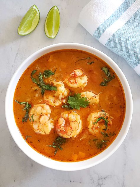 Asopao de camarones is a Puerto Rican shrimp stew made with rich layers of sauteed sofrito, caramelized onions, peppers, fresh garlic, tomatoes, shrimp, and rice. Caribbean Seafood Stew, Siete Mares Soup Recipe, Puerto Rican Shrimp Soup, Asopao Recipe, Dominican Meals, Puerto Rican Shrimp, Chicken Red Potatoes, Colombian Chicken, Latino Dishes