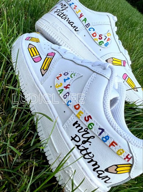 Teaching Classroom Decor, Teacher Shoes, Cute Teacher Outfits, Teacher Accessories, Tie Sneakers, Elementary Classroom Decor, Teaching Outfits, Air Force One, Teacher Outfit