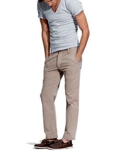 v-neck + chinos + boat shoes = summer awesomness Top Siders Men Outfit Casual, Top Siders Men Outfit, Men Outfit Casual, Outfit Casual, A Man, Tumblr