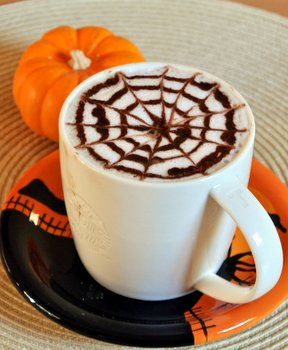 Spiderweb Hot Chocolate Pumpkin Tart, Halloween Food Dinner, Sri Lankan Recipes, Hot Chocolate Bars, Halloween Drinks, Chocolate Cinnamon, Chocolate Drinks, Halloween Recipes, Chocolate Baking