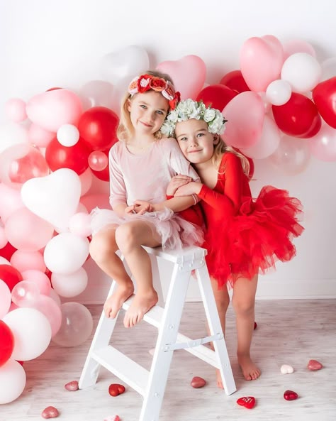 Photography Valentines Day Photo Ideas, Valentine's Day Photography, Valentine Mini Session Ideas Indoor, Valentines Photoshoot Mini Sessions, Valentine’s Day Mini Session, Valentine’s Day Pictures, Outdoor Valentines Day Photoshoot, Valentines Day Minis, Valentines Photoshoot Ideas