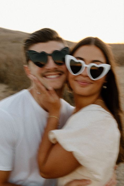 Engagement Photos With Glasses, Wedding Photo Sunglasses, Sunglasses Engagement Photos, Couple With Sunglasses, Sunglasses Couple Photo Ideas, Sunglasses Wedding Photos, Elopement Sunglasses, Engagement Shoot Sunglasses, Trendy Engagement Photos