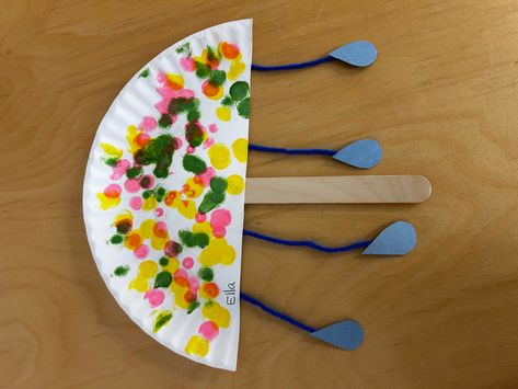 Paper plate umbrella craft with dot markers! Paper Plate Umbrella Craft For Preschool, Paper Plate Umbrella Craft, Umbrella Craft Preschool, Paper Plate Umbrella, Umbrella Craft, Class Crafts, Craft Preschool, Preschool Class, Activities Preschool