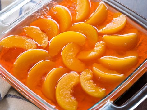 Pretzel Jello Salad, Pretzel Jello, Jello Pretzel Salad, Peach Jello, Jello With Fruit, Layered Jello, Tomatoes Recipes, 12 Tomatoes Recipes, Pretzel Salad