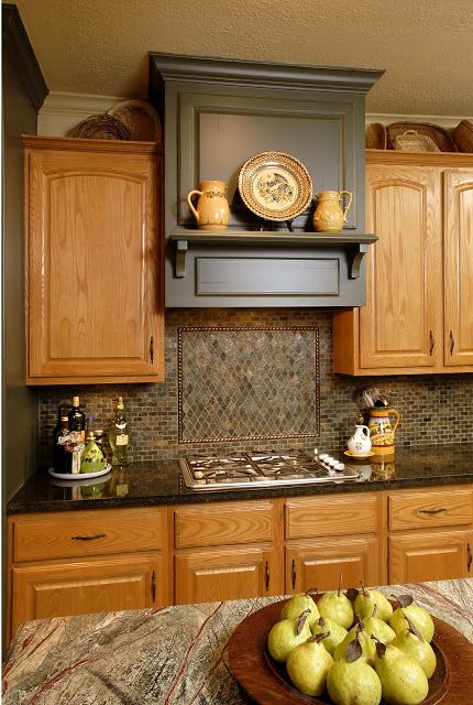 Composition Tips, Artwork Kitchen, Honey Oak Cabinets, Dark Countertops, Kabinet Dapur, Herringbone Backsplash, Oak Kitchen Cabinets, Kitchen Wall Colors, Honey Oak