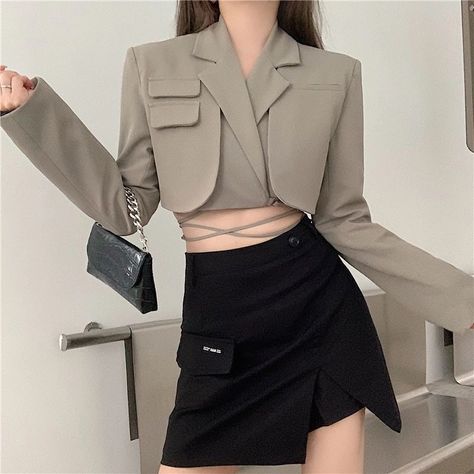 Black Outfit Party, Photo Polaroid, Outwear Women, Cropped Blazer, Kpop Fashion Outfits, Solid Clothes, Kpop Fashion, Coat Fashion, Blazers For Women