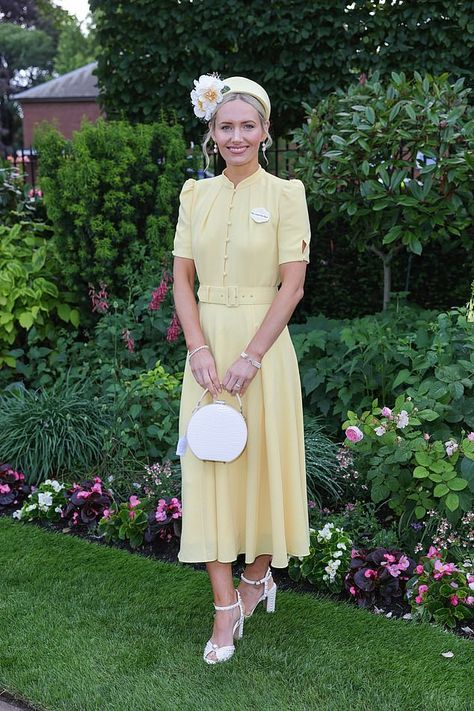 Laura-Ann completed her outfit with an ivory patent croc hat box by Aspinal of London British Wedding Guest Outfit, Day At The Races Outfit, Ladies Day At The Races Outfit, Royal Ascot Outfit, Josie Gibson, Royal Ascot Fashion, Ascot Outfits, Derby Attire, Laura Ann