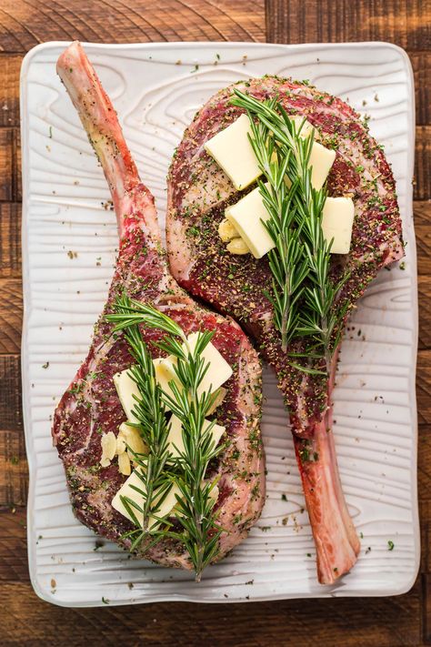 Beef Tomahawk Steak, Tomahawk Steak Recipe Smoker, How To Cook Tomahawk Steak On Grill, Tamohawk Steak, Tomahawk Steak Sides, Grill Tomahawk Steak, Tomahawk Steak Recipe Grill, Cowboy Ribeye Steak Recipe, Cowboy Ribeye Steak