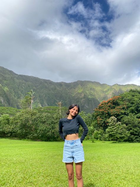 Poses In Botanical Garden, Hawaii Botanical Garden Photoshoot, Hoomaluhia Botanical Gardens Photoshoot, Palm Tree Pictures Poses, Hawaii Pose Ideas, Hoomaluhia Botanical Gardens, Hawaii Inspo Pics, Hawaii Botanical Garden, Hawaii Instagram Pictures