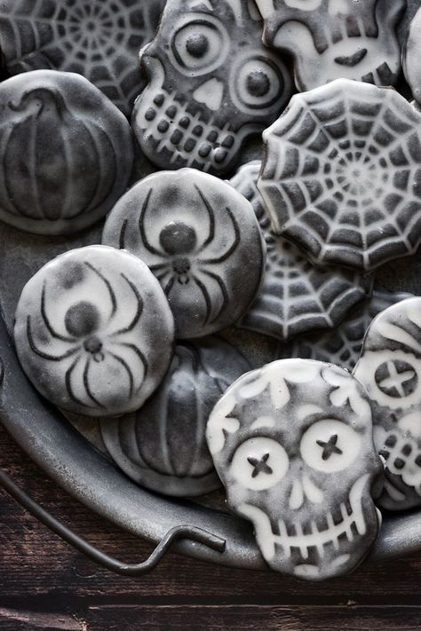 Chocolate Halloween Cookies, Coffee Icing, Chocolate Halloween, Chocolate Shortbread, Spider Cookies, Chocolate Shortbread Cookies, Spooky Food, Halloween Baking, Halloween Chocolate