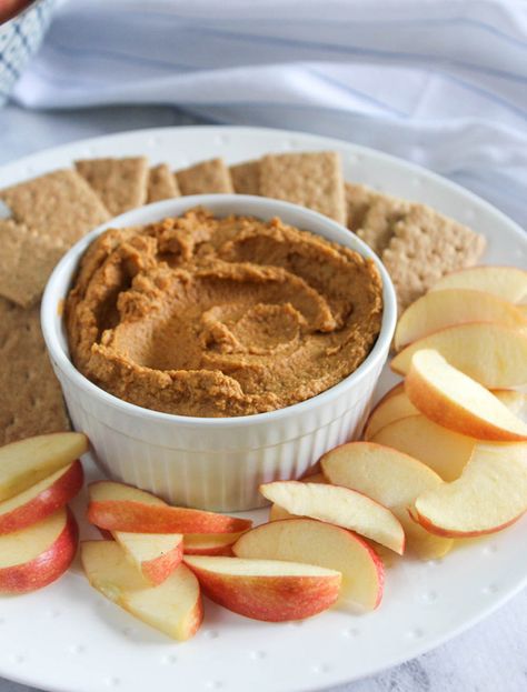 Pumpkin pie hummus is so simple to make with only six ingredients! It's a delicious sweet hummus that is sweet with warm flavors. Pumpkin Pie Hummus, Sweet Hummus, Lava Cake Recipe Easy, Banana Bread Baked Oatmeal, Blueberry Bread Recipe, Dessert Hummus, Blueberry Banana Bread, Lava Cake Recipes, Leftover Pumpkin