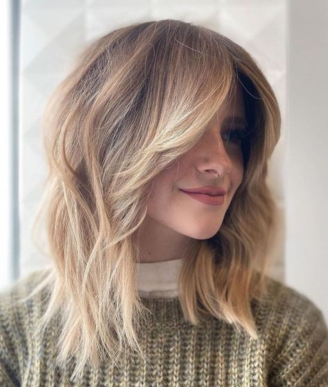 Layered Thick Hair, Layered Haircuts For Women, Dunner Wordend Haar, Layered Haircuts With Bangs, Layered Curly Hair, Beachy Hair, Hair 2022, Medium Layered Haircuts, Hair Adviser