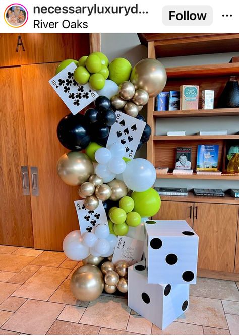 Game Night Balloon Decorations, Balloons On Fence, Board Game Balloon Arch, Balloon Pillars, Balloon Garland Diy, Balloon Display, Diy Balloon Decorations, Birthday Balloon Decorations, Balloon Centerpieces