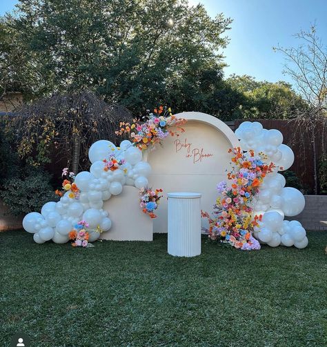 Baby In Bloom Backdrop, Gender Reveal Party Ideas, Reveal Party Ideas, Gender Reveal Baby Shower Themes, Classy Baby Shower, Baby Shower Theme Decorations, Wildflower Baby Shower, Baby In Bloom, Spring Baby Shower