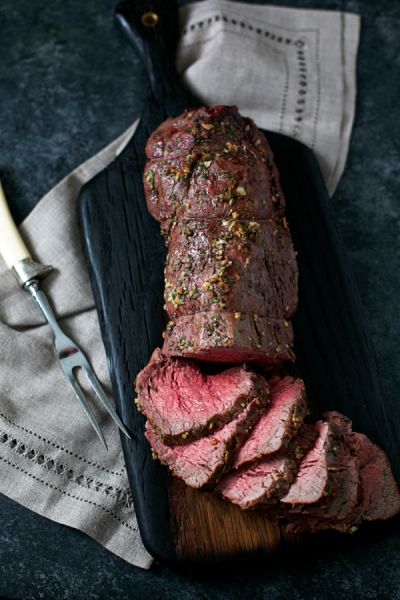 Rosemary Beef Tenderloin, Rosemary Beef, Beef Tenderloin Roast Recipes, Beef Tenderloin Recipes, Beef Tenderloin Roast, Tenderloin Roast, Tenderloin Recipes, Beef Tenderloin, Beef Dinner