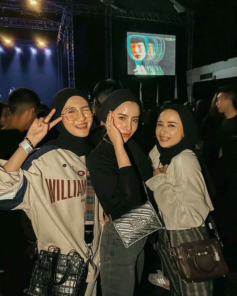 Concert Outfit Ideas Hijab, Outfit Hijab Ideas, Concert Ootd, Outfit Ideas Hijab, Gig Outfit, Concert Outfit Ideas, Concert Fashion, Casual Hijab Outfit, Hijabi Outfits Casual