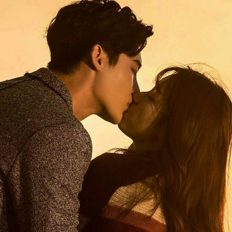 Lee jong suk and Han Hyo Joo Han Hyo Joo And Lee Jong Suk, Han Hyo Joo Lee Jong Suk, W Kdrama, Iz One Hyewon, Romantic Boyfriend, Best Couple Pictures, Worlds Apart, Hyo Joo, Drama Fever