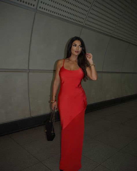 India Reynolds | A night with @whitefoxboutique & the Elizabeth line 🍒❤️💕 | Instagram Elizabeth Line, Line Instagram, India Reynolds, Island Girl, Love Island, India, Instagram Photos, Photo And Video, Instagram Photo