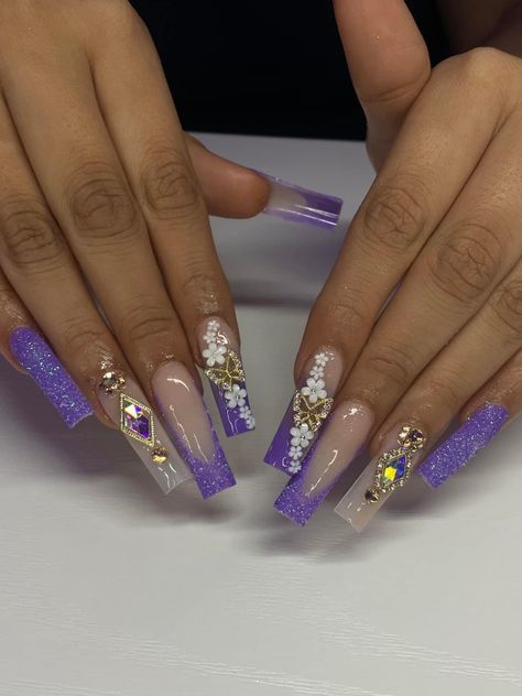 Purple And Gold Butterfly Nails, Purple And Gold Nails Designs, Gold Gel Nails, Quince Nails, Quince Themes, Sweet 16 Themes, Gold Nail Designs, Purple Nail Designs, Butterfly Nail