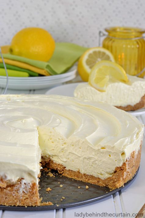 Lemonade Icebox Pie, Icebox Cakes, Lemon Icebox Pie, Lemonade Pie, Lemon Pie Recipe, No Bake Lemon Cheesecake, Ww Meals, Icebox Pie, Lemon Dessert Recipes