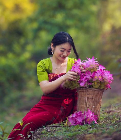 Bodo Girls In Dokhona, North East India, Bodo, Traditional Attire, Traditional Dress, North East, Photography Nature, Girly Photography, Beautiful Photography