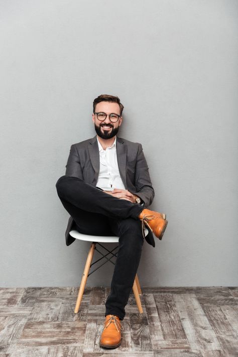 Full-length portrait of relaxed man in c... | Free Photo #Freepik #freephoto #camera #man #office #face Professional Pictures For Website, Business Man Photography, Work Profile, Photography Office, Profile Photography, Headshot Ideas, Business Portrait Photography, Ben Johnson, Website Photos