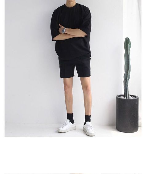 Short Men Outfit Ideas, Short Guy Outfits, Short Outfit Men, Streetwear Fashion Boys, Crewneck Outfit Men, Shorts Outfit Men, Korean Street Fashion Men, Kpop Fashion Men, Minimalist Streetwear