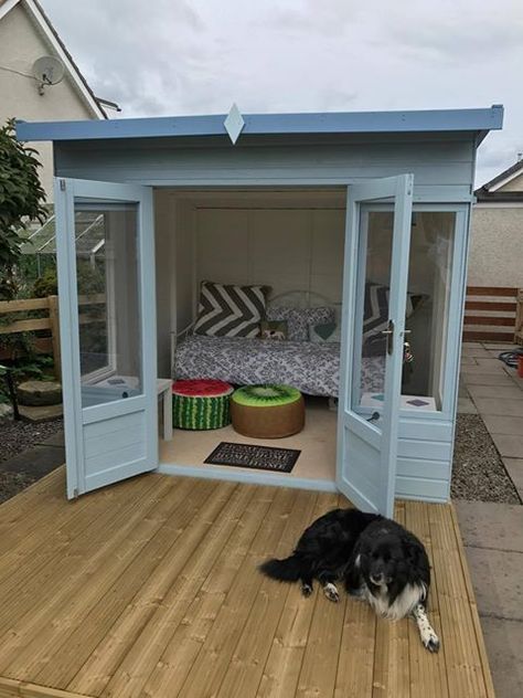 Dog Kennel Ideas, Dog House Outdoor, Dog Relaxing, Summer House Interiors, Outdoor Dog House, Dog House Plans, Cool Dog Houses, Dog Spaces, Summer House Garden