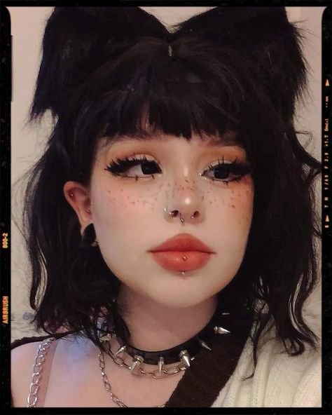 E-Girl Makeup Idea Pink Egirl Makeup, Edgy Eye Makeup, Makeup Hooded Eyes, E Girl Makeup, Freckles Makeup, Egirl Makeup, Blue Makeup Looks, Makeup Blending, Alt Makeup